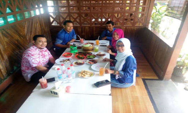 Babeh 3's Grilled Chicken: A Flavor Legacy Woven into Cilacap's Soul
