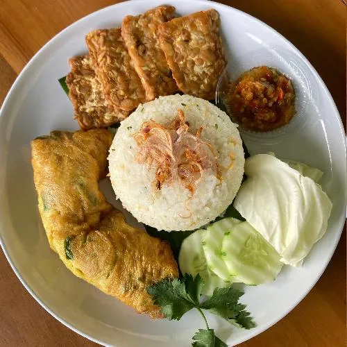 Nasi Daun Jeruk Tempe Telor