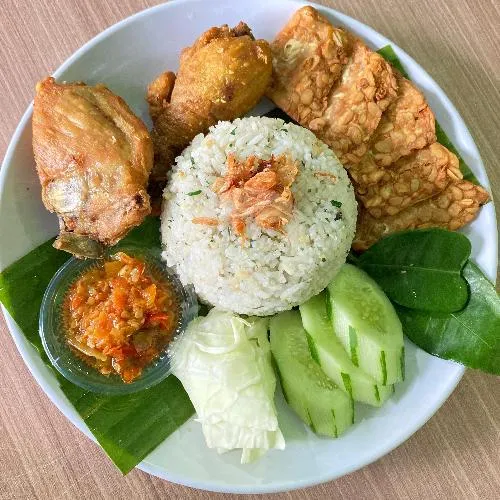 Nasi Daun Jeruk Tempe Ayam Goreng